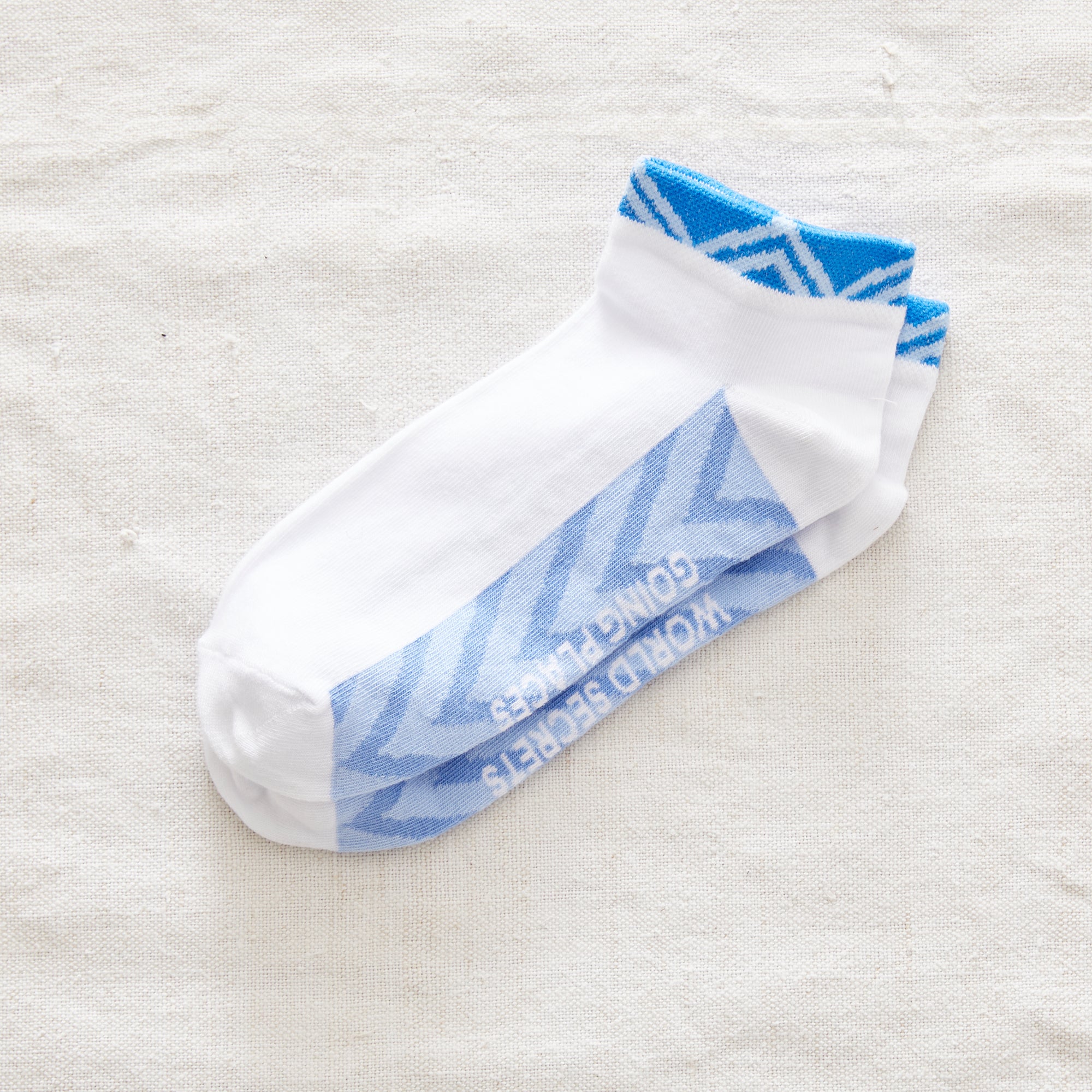 Cotton trainer socks with Blue zigzags and 'going places'
