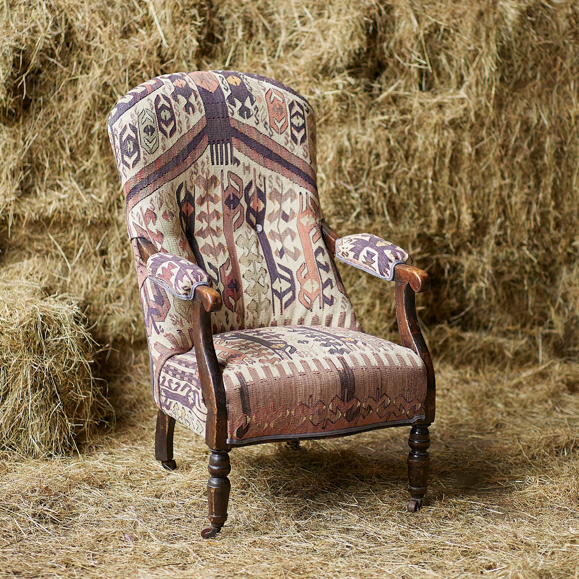 Farmhouse Armchair – World Secrets - Main Image