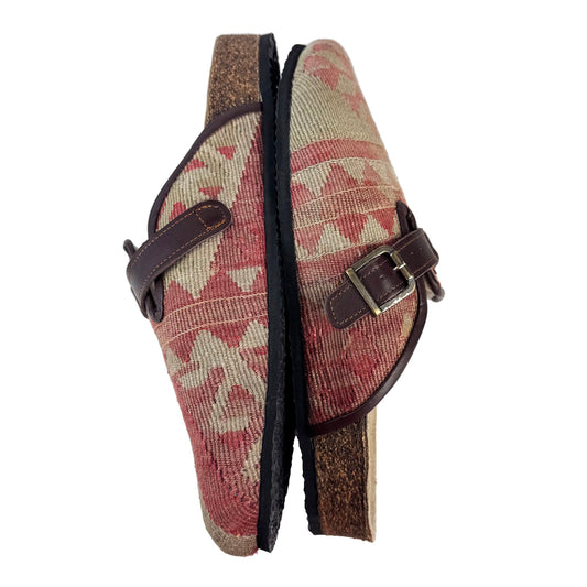 Berry - EU 45 Unisex Carpet Clog