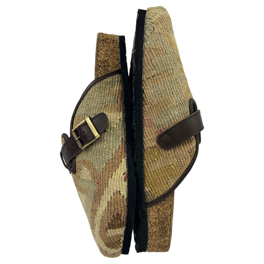 Arrow - EU 42 Unisex Carpet Clog
