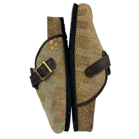 Izzy - UK 6 Unisex Carpet Clog
