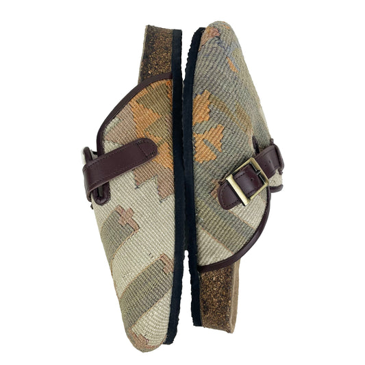 Arrow - EU 42 Unisex Carpet Clog