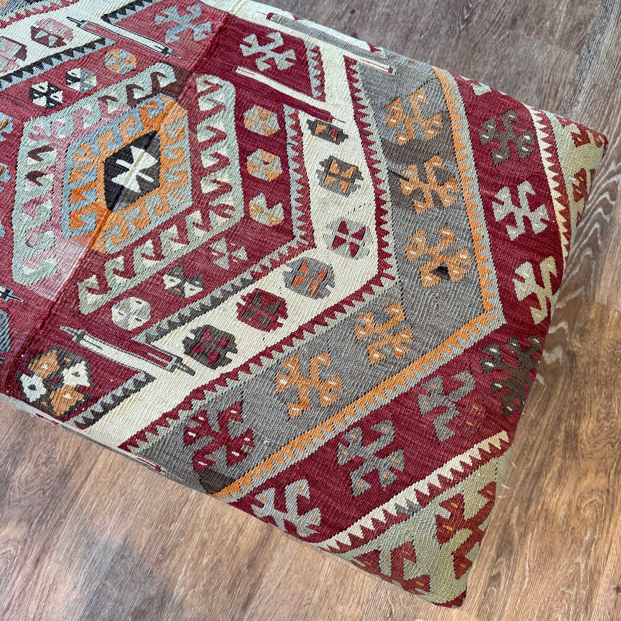 Strawberry - Kilim Magazine Stool