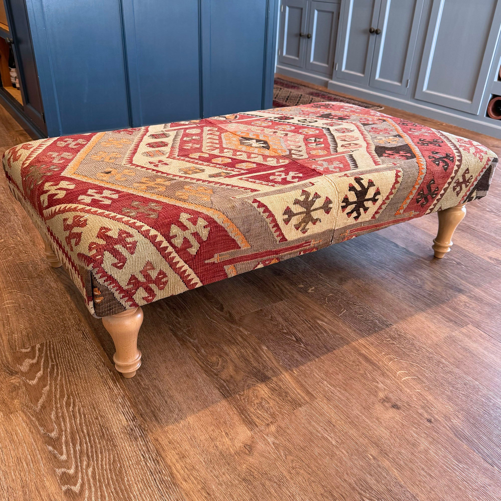 Strawberry - Kilim Magazine Stool