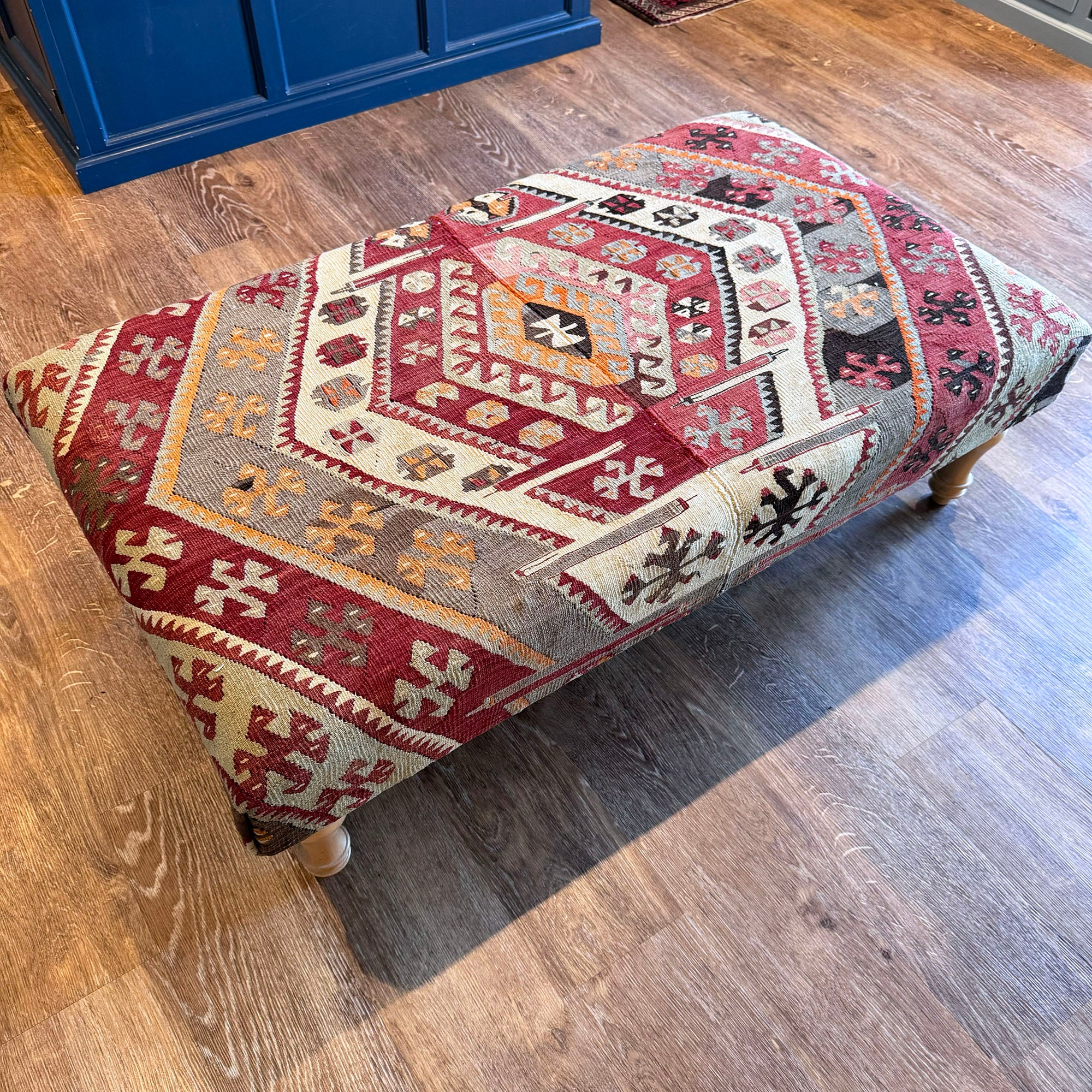 Strawberry - Kilim Magazine Stool