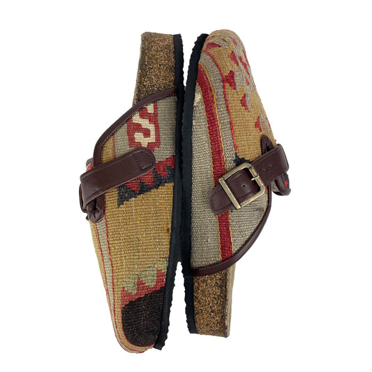 Bay - UK 8 Ladies Carpet Clog
