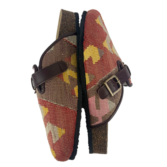 Roza - EU 42 Unisex Carpet Clog