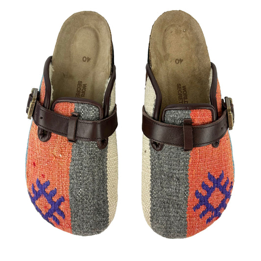 Lion - UK 7 Ladies Carpet Clog