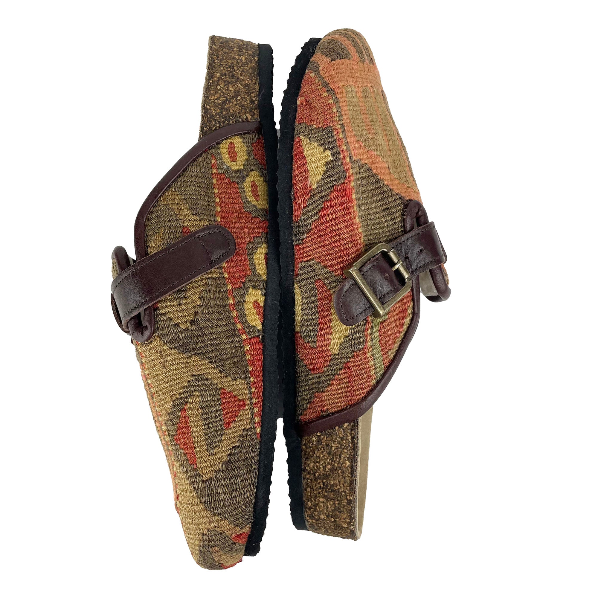 Arrow - EU 42 Unisex Carpet Clog