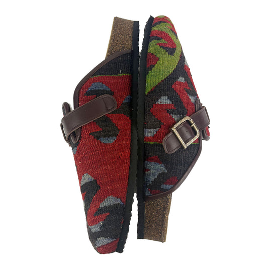 Capri - EU 43 Unisex Carpet Clog