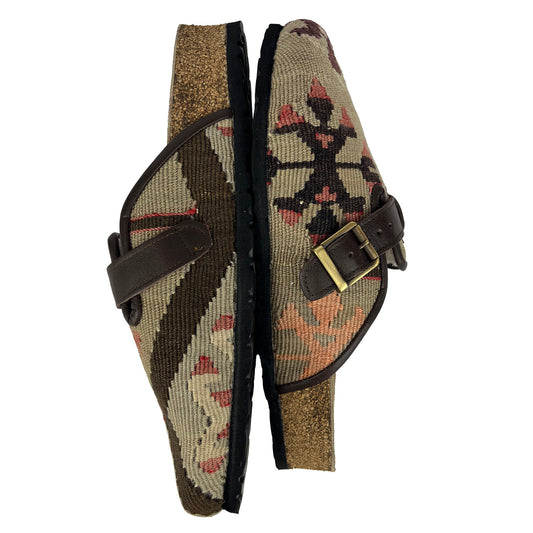 Aspi - UK 7 Unisex Carpet Clog