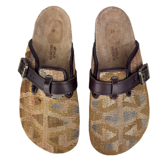 Bay - UK 8 Ladies Carpet Clog