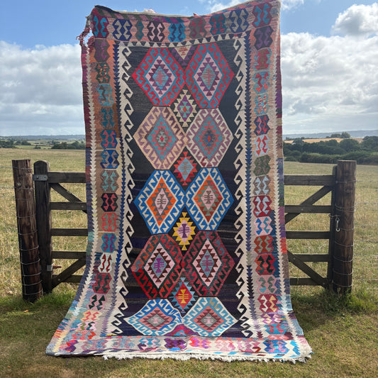 Meze Rug - 177cm x 325cm