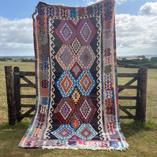 Meze Rug - 177cm x 325cm