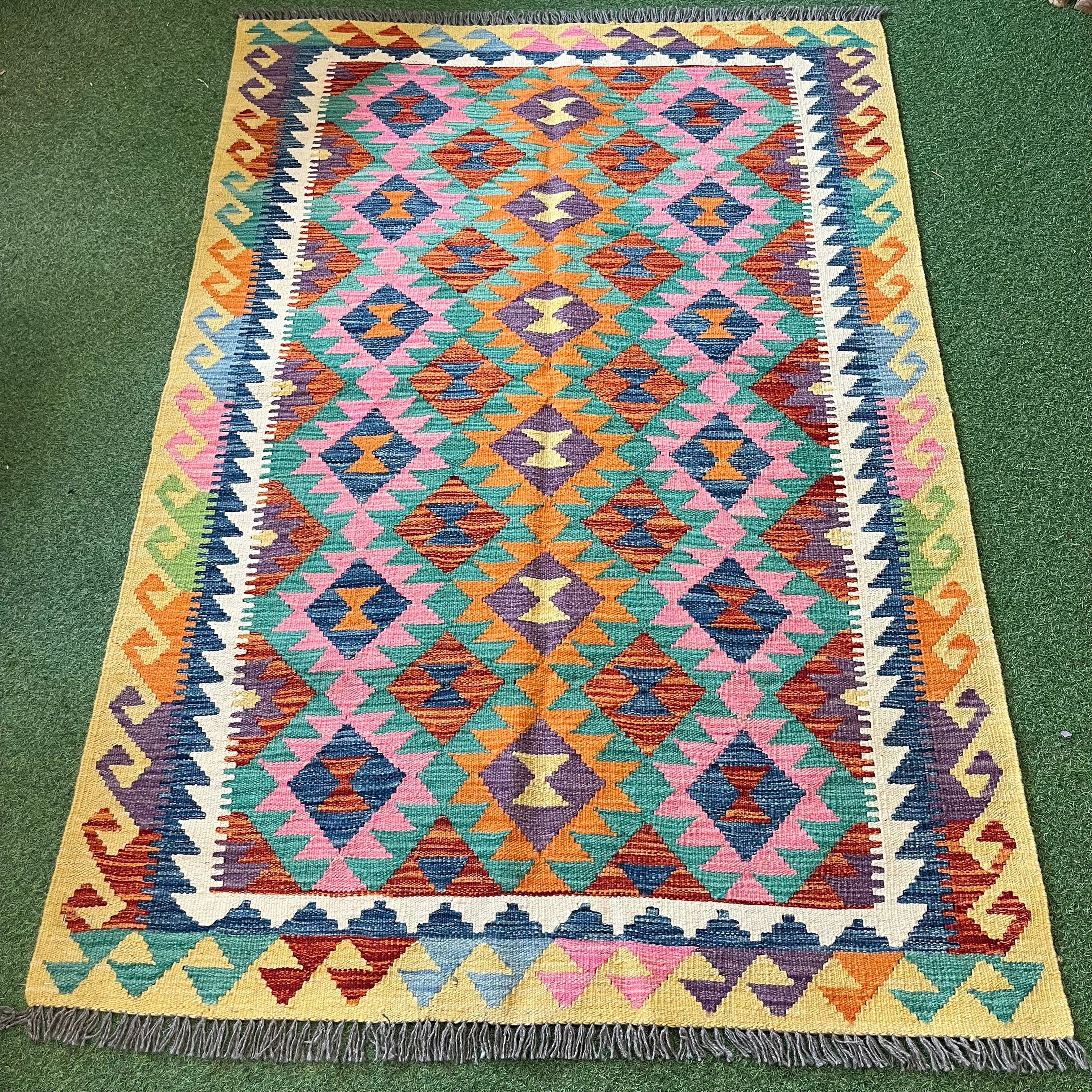 Small Bright Kilim Rug - 122cm x 180cm – World Secrets