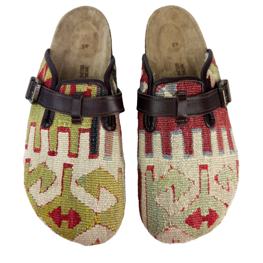 James - EU 45 Unisex Carpet Clog